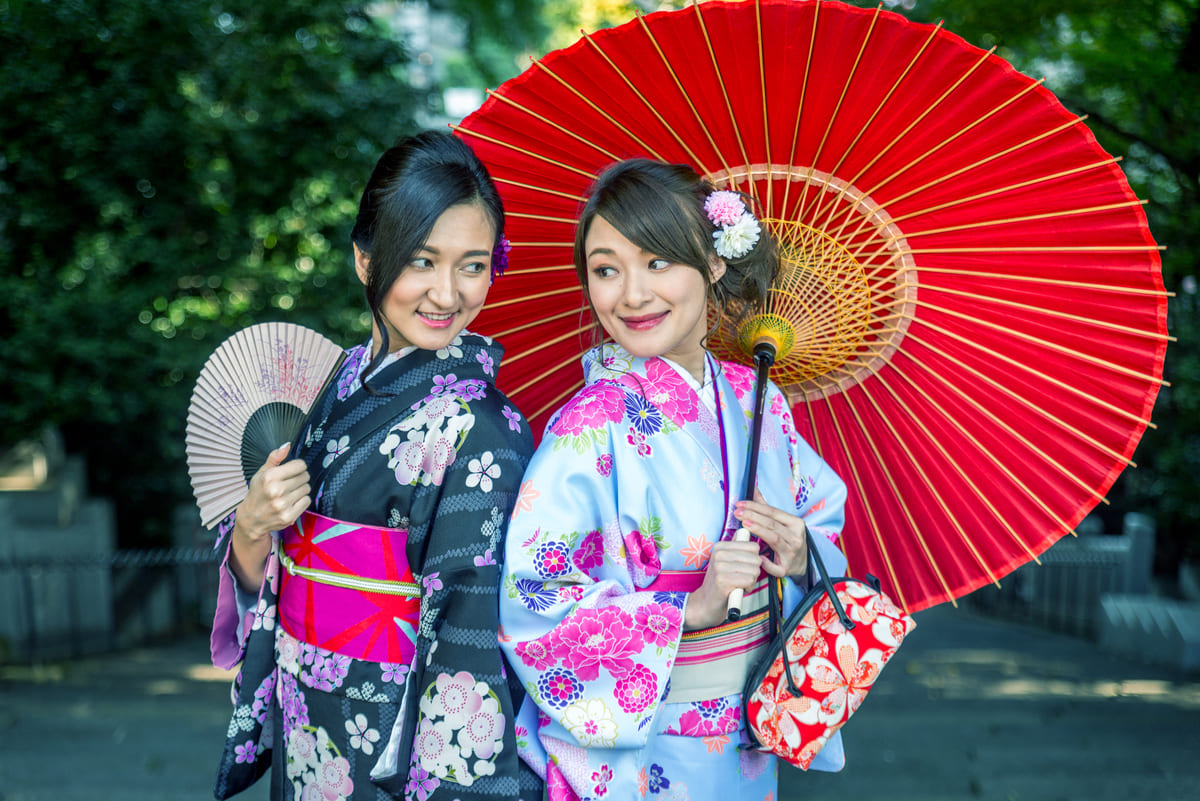 Phụ nữ Nhật Bản trong trang phục kimono